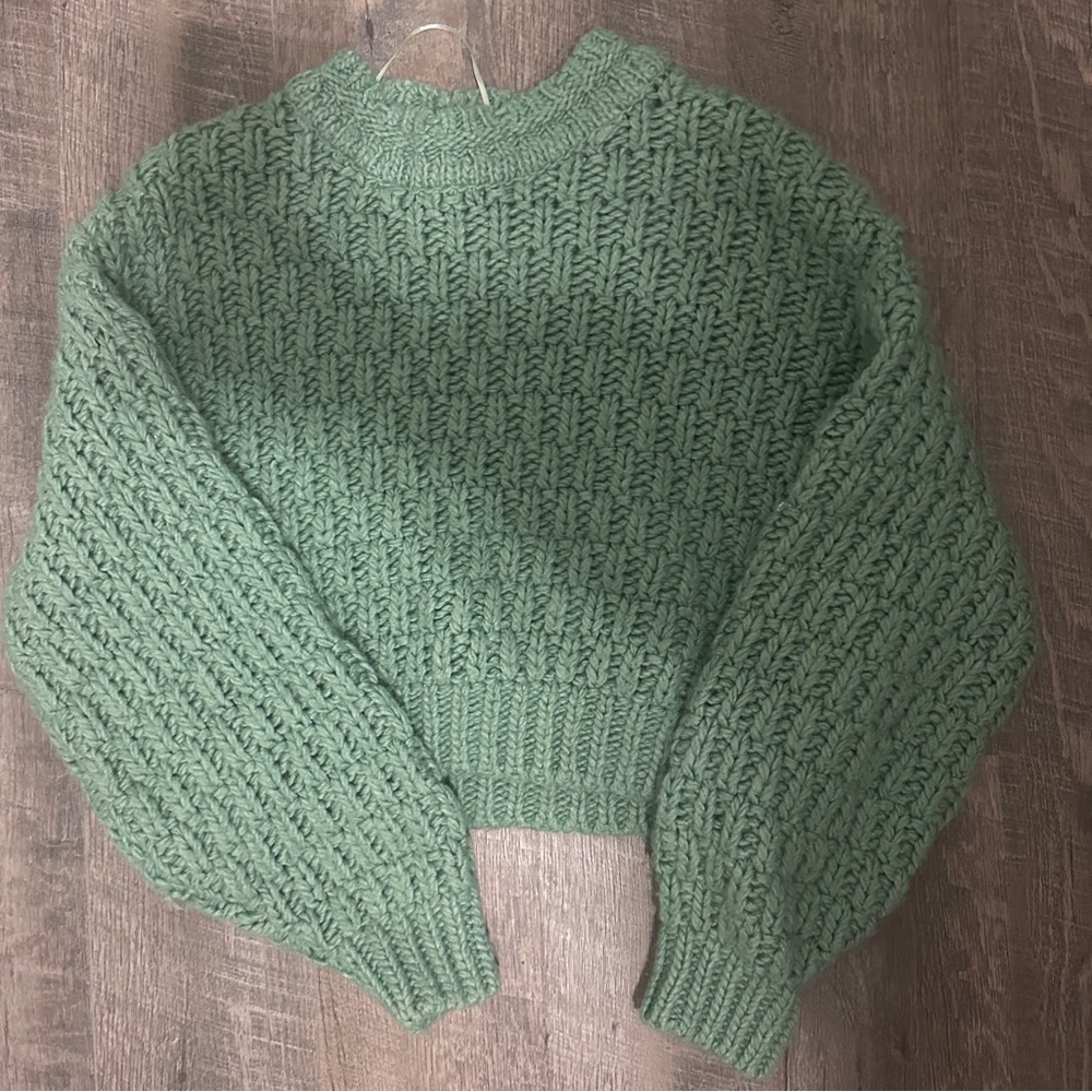 Universal Threas cropped sweater
